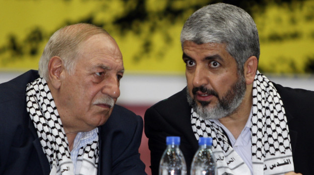 אחמד ג'יבריל לצד ח'אלד משעל  (צילום: חאלד אל חרירי, רויטרס )