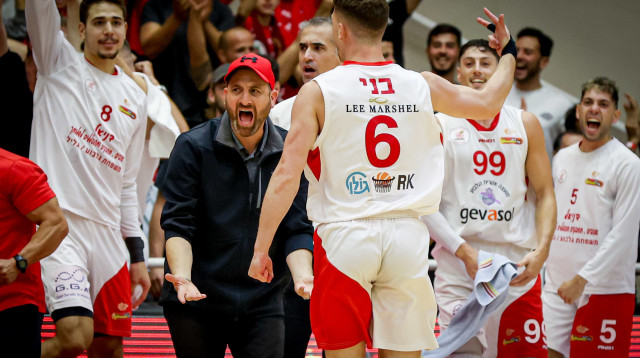 שחקני גליל/גלבוע חוגגים (צילום: מאור אלקסלסי)