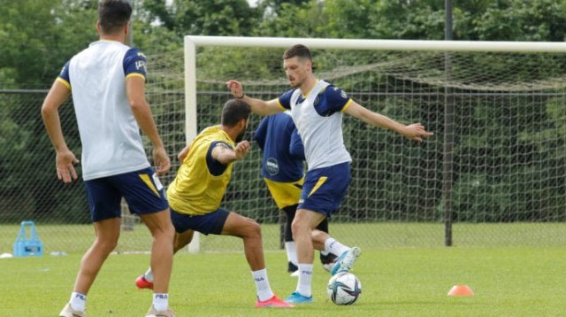 אורוש ניקוליץ' (צילום: האתר הרשמי של מכבי תל אביב)