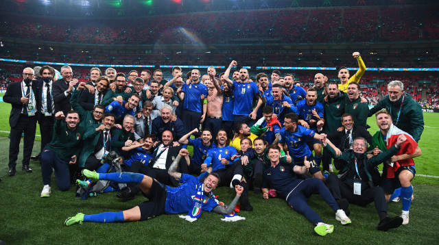 שחקני נבחרת איטליה חוגגים (צילום: Claudio Villa/Getty Images)