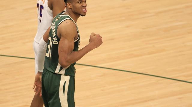 יאניס אנטטוקומפו (צילום: Justin Casterline/Getty Images)