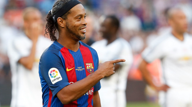 רונאלדיניו (צילום: PAU BARRENA/AFP via Getty Images)