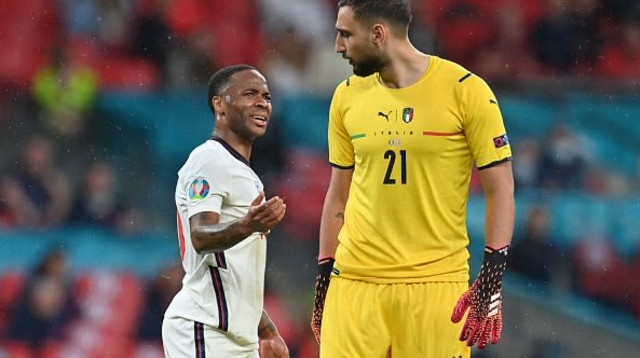 ראחים סטרלינג, ג'יאנלואיג'י דונארומה (צילום: PAUL ELLIS / Contributor)