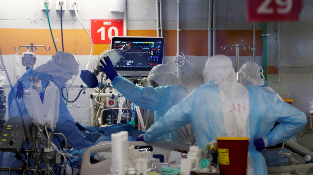 מחלקת קורונה (צילום: רויטרס)