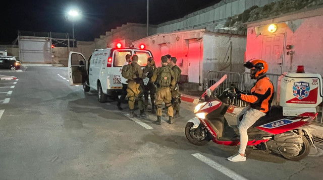 זירת פיגוע במחסום קלנדיה (אילוסטרציה) (צילום: דוברות איחוד הצלה)