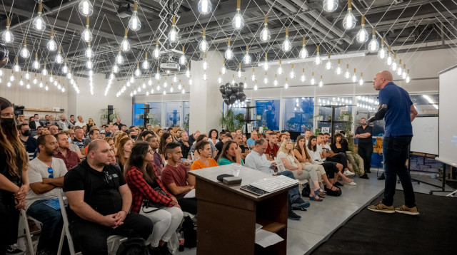 השקת הספר "משולש הכסף" (צילום: מכללת פסגות)