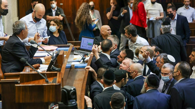 מהומה במליאת הכנסת (צילום: נועם מושקוביץ, דוברות הכנסת)