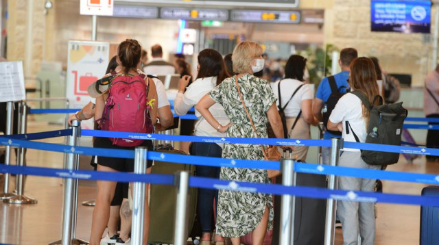 עומסים בנתב"ג (צילום: אבשלום ששוני)