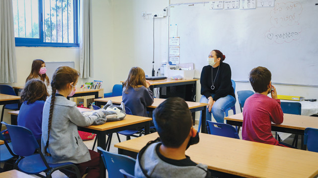 תלמידים בבית הספר  (צילום: פלאש 90)