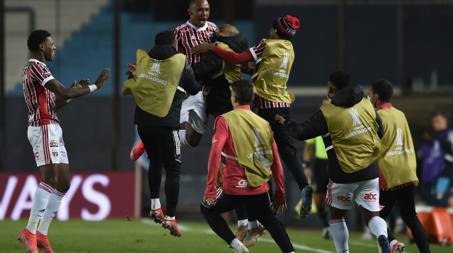 סאו פאולו חוגגת נגד ראסינג (צילום: Marcelo Endelli/Getty Images)