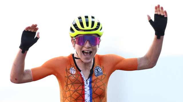 אנמיק ואן ולוטן חוגגת ניצחון, מבלי שניצחה (צילום: רויטרס)