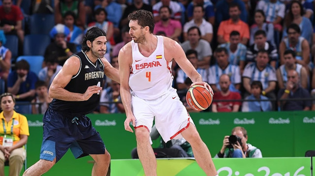 פאו גאסול ולואיס סקולה בריו 2016 (צילום: FIBA, האתר הרשמי)