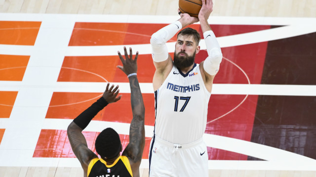 יונאס ולנצ'יונאס (צילום: Alex Goodlett/Getty Images)