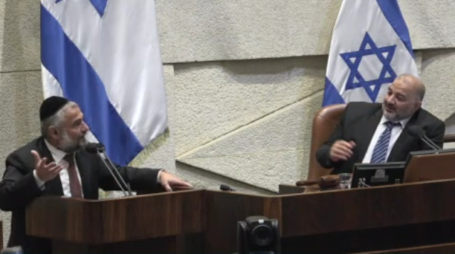 ח"כ מנסור עבאס, ח"כ משה אבוטבול (צילום: צילום מסך ערוץ כנסת)