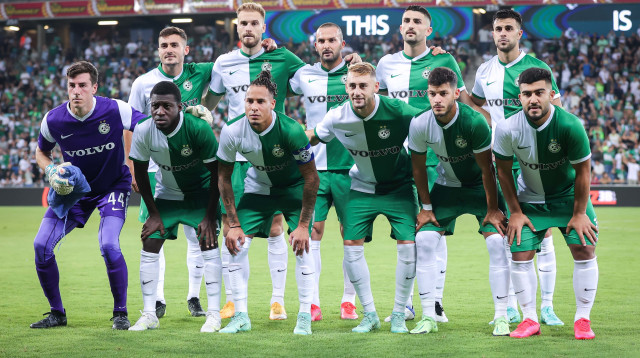 שחקני מכבי חיפה (צילום: מאור אלקסלסי)