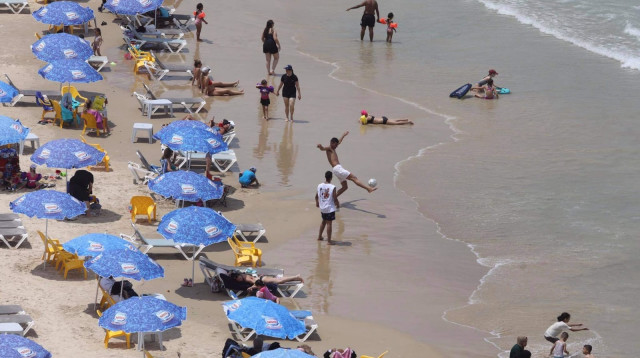 חוף הים, קיץ (צילום: מרק ישראל סלם)