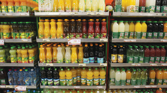 מדף משקאות קלים בסופר  (צילום: נתי שוחט, פלאש 90)