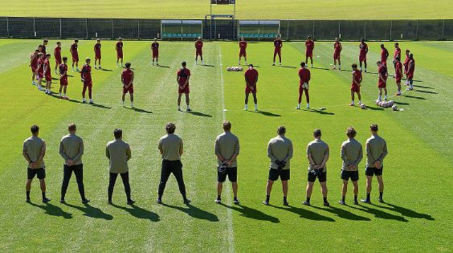 דקת דומיה לזכרו של אנדרו דווין (צילום: John Powell / Contributor)