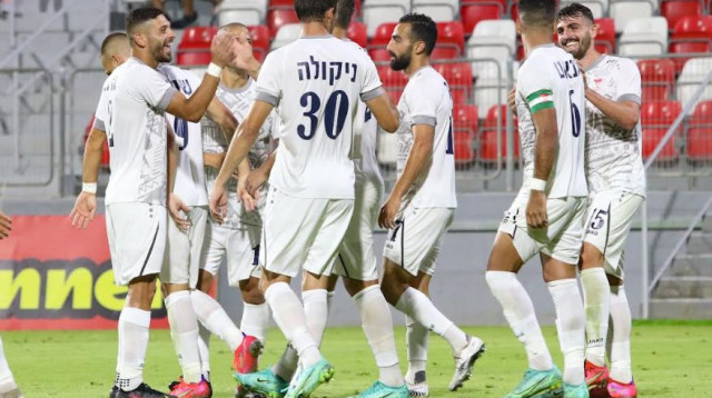 שחקני בני סכנין חוגגים (צילום: לילך וייס)