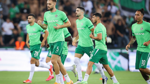 שחקני מכבי חיפה (צילום: מאור אלקסלסי)