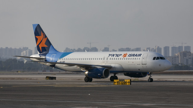 מטוס של ישראייר (צילום: אוליבייה פיטוסי, פלאש 90)