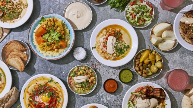 ארוחת טעימות של חומוס יוסף (צילום: אנטולי מיכאל)