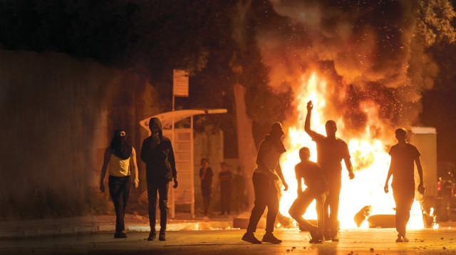 מתפרעים בערים המעורבות (צילום: יוסי אלוני, פלאש 90)