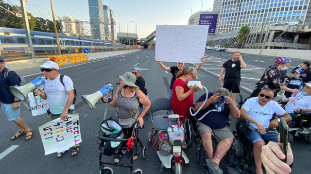 מחאת הנכים (צילום: אבשלום ששוני)