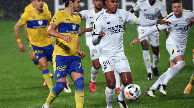 אלכסנדר פשיץ', קיליאן ואן דר קאפ (צילום: ברני ארדוב)