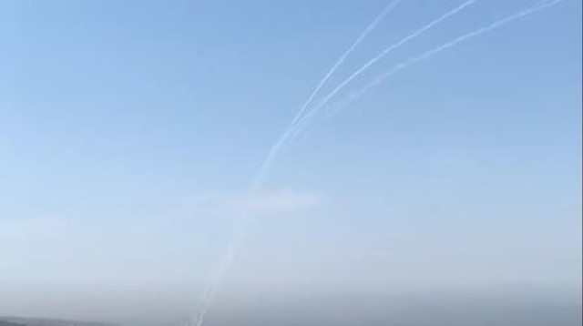 תיעוד השיגורים מלבנון לישראל (צילום: רשתות ערביות)