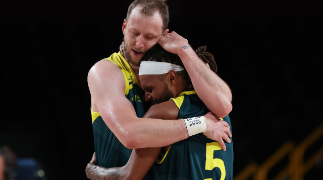 ג'ו אינגלס ופאטי מילס חוגגים זכייה בארד (צילום: Kevin C. Cox/Getty Images)