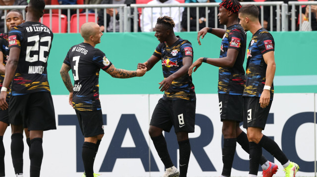 שחקני ר.ב. לייפציג חוגגים (צילום: Jörg Halisch/Getty Images)