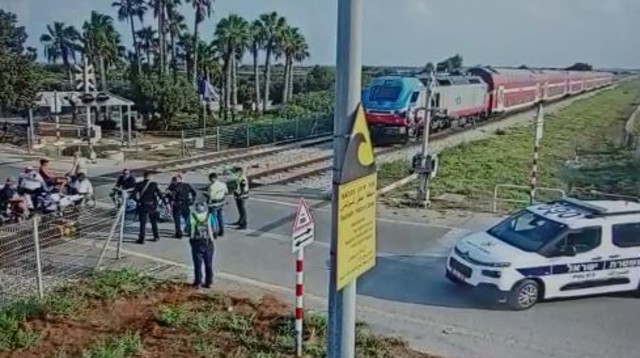 חסימת הרכבת בעתלית  (צילום: רכבת ישראל)