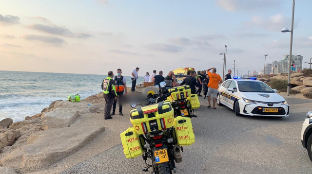 אירוע טביעה בצ'ארלס קלור בתל אביב (צילום: תיעוד מבצעי מד"א)