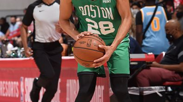 ים מדר במדי בוסטון (צילום: David Dow / Contributor)