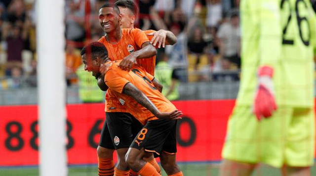 שחקני שחטאר דונייצק חוגגים (צילום: SOPA Images / Contributor)