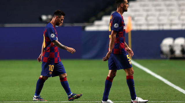 ליאו מסי וסרחיו בוסקטס אחרי ההפסד לבאיירן מינכן (צילום: Rafael Marchante/Pool via Getty Images)