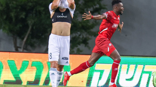 יוג'ין אנסה אומר תודה וחוגג (צילום: דני מרון)