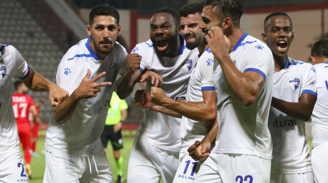 שחקני קריית שמונה חוגגים (צילום: לילך וייס)