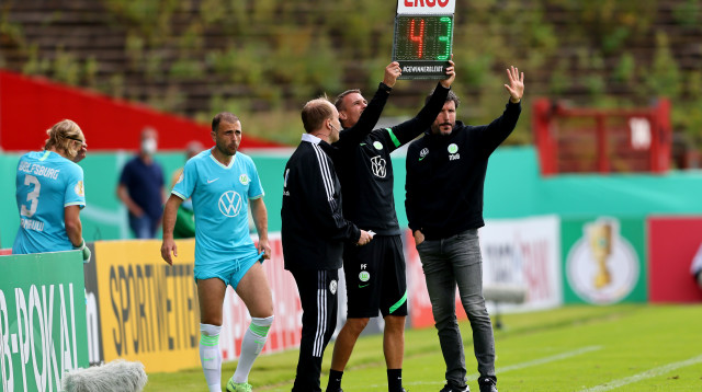 החילוף שעלה לוולפסבורג ביוקר (צילום: Christof Koepsel/Getty Images)