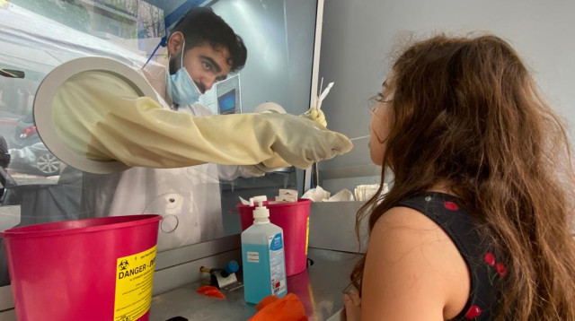 בדיקת קורונה (צילום: אבשלום ששוני)