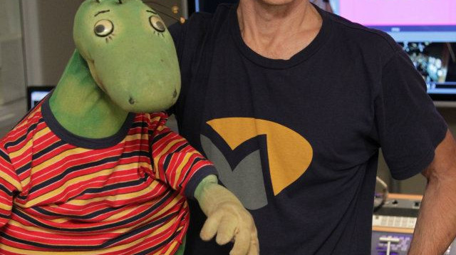 עמי ויינברג והבובה אינשם (צילום: אלבום פרטי)