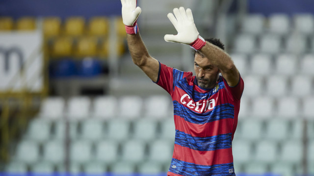 שוער פארמה ג'אנלואיג'י בופון (צילום: GettyImages, Emmanuele Ciancaglini)