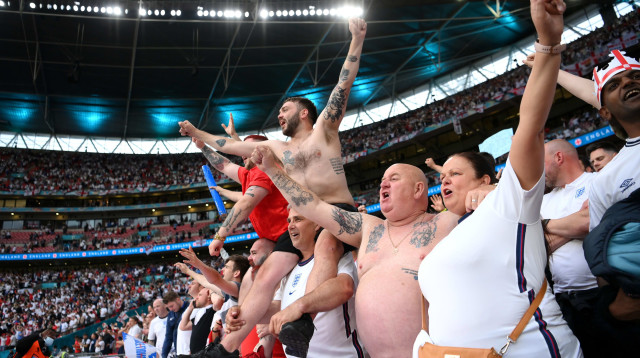 אוהדי נבחרת אנגליה בגמר יורו 2020, אצטדיון וומבלי (צילום: רויטרס)