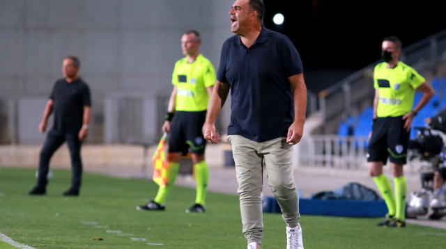 מנחם קורצקי מאמן הפועל חדרה (צילום: קובי אליהו)