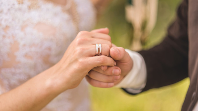 שווי מתנת החתונה עומד על 439 שקלים לאדם (צילום: אינגאימג')