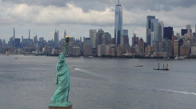 קו הרקיע של מרכז מנהטן בניו יורק  (צילום: רויטרס, אנדרו קלי)