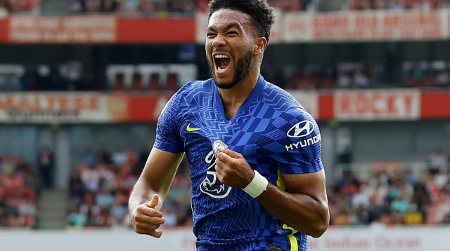 עושה מה שהוא רוצה באגף. ג'יימס (צילום: רויטרס)