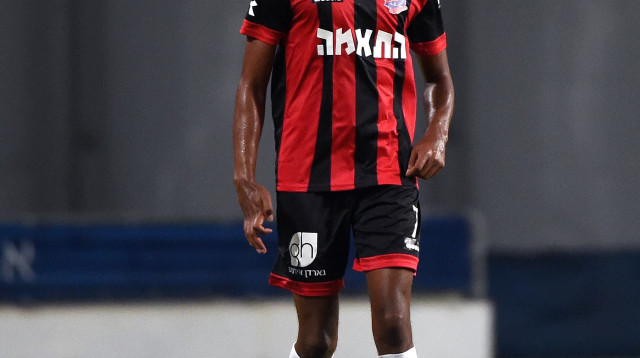 קווין טאפוקו שחקן הפועל חיפה (צילום: ברני ארדוב)