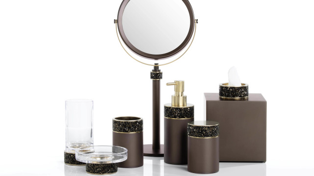 אביזרי אמבטיה DECOR WALTHER. להשיג ב HeziBank. מחיר החל מ- 850 שקל (צילום: יורג באומן)